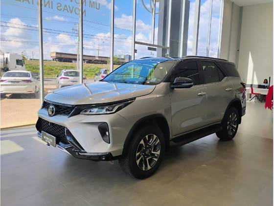 TOYOTA HILUX SW4 2022