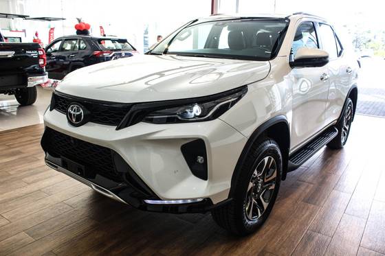 TOYOTA HILUX SW4 2024