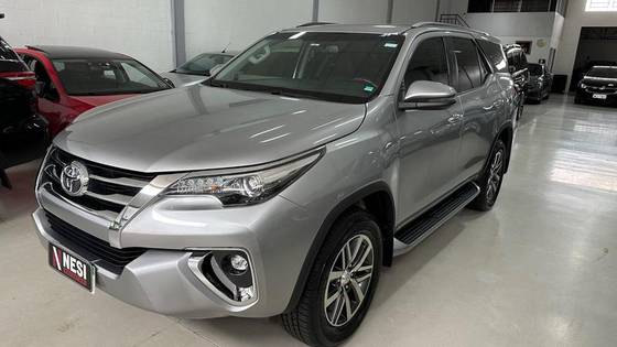 TOYOTA HILUX SW4 2019