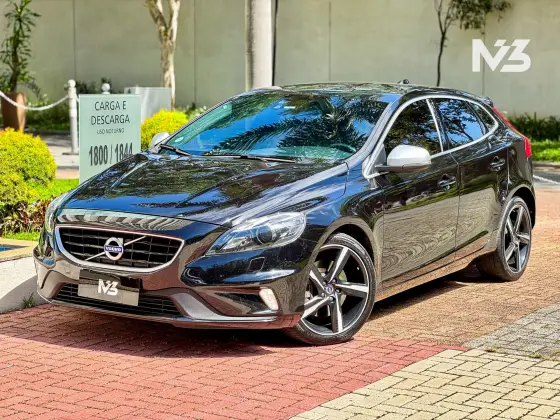 VOLVO V40 2016
