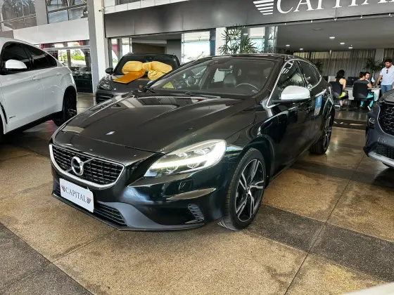 VOLVO V40 2018