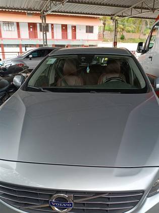 VOLVO V60 2015