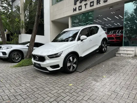 VOLVO XC40 2019