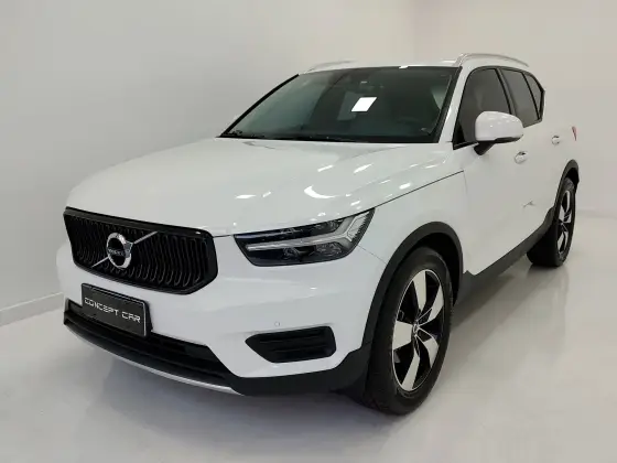 VOLVO XC40 2020