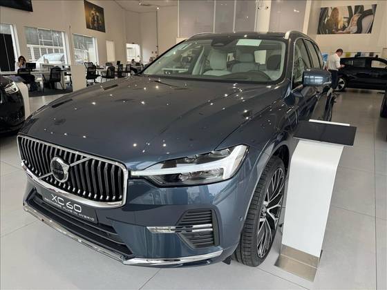 VOLVO XC60 2025