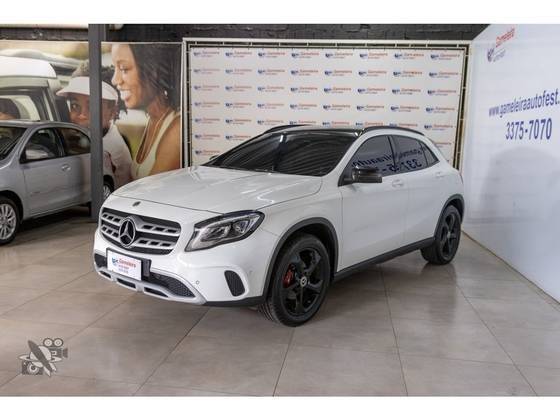 MERCEDES-BENZ GLA 200 2020