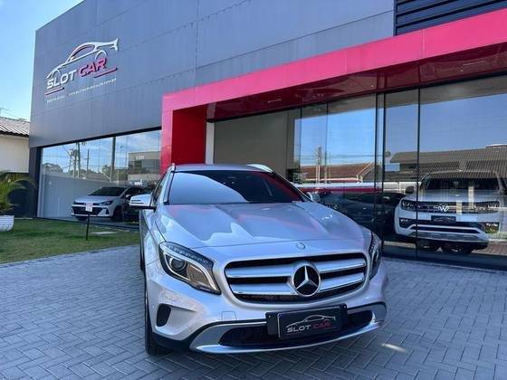 MERCEDES-BENZ GLA 200 2015