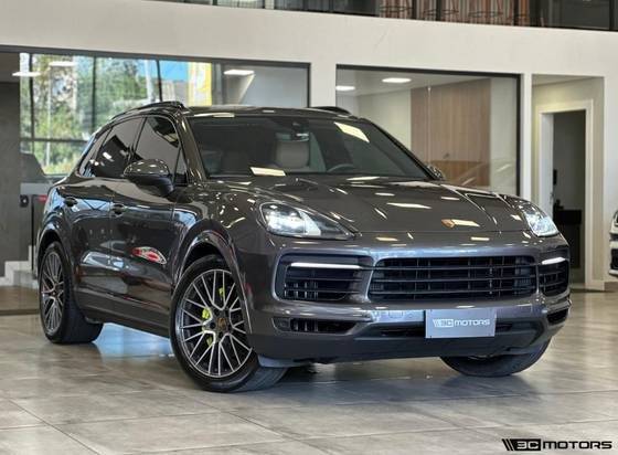 PORSCHE CAYENNE 2021