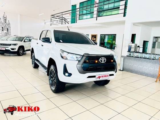 TOYOTA HILUX 2023