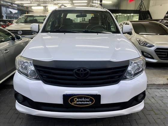 TOYOTA HILUX SW4 2013