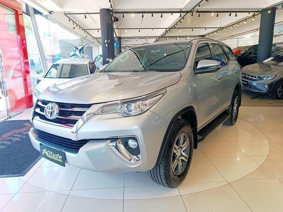TOYOTA HILUX SW4 2019