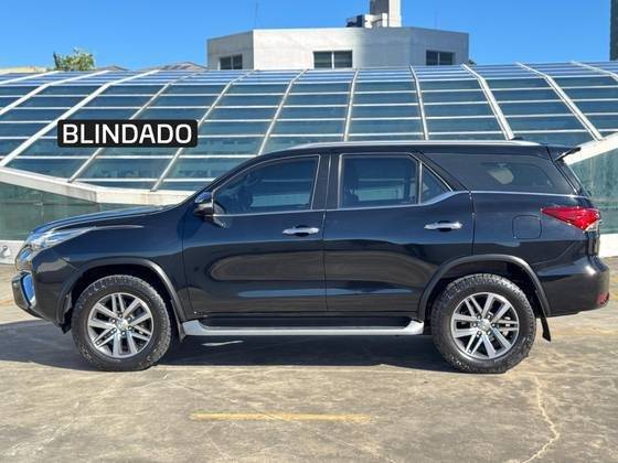 TOYOTA HILUX SW4 2016