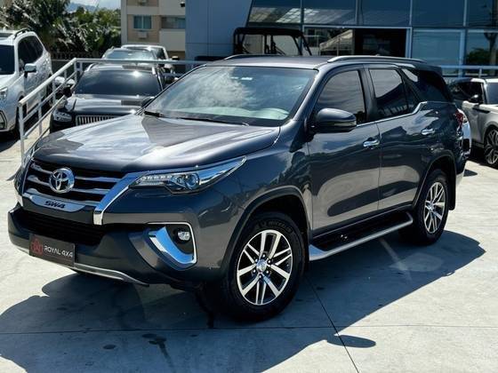 TOYOTA HILUX SW4 2020