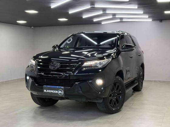 TOYOTA HILUX SW4 2020