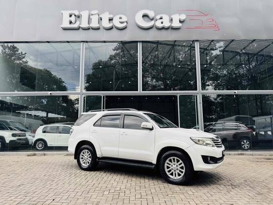 TOYOTA HILUX SW4 2013