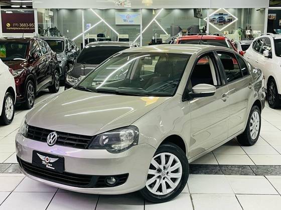 VOLKSWAGEN POLO SEDAN 2013