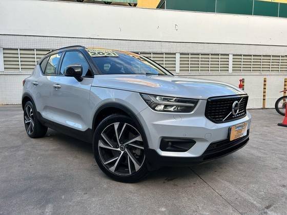 VOLVO XC40 2021