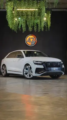 AUDI Q8 2021