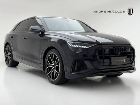 AUDI Q8 2021