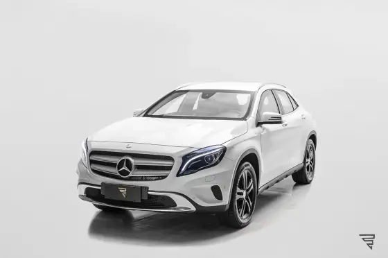 MERCEDES-BENZ GLA 200 2017