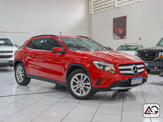 MERCEDES-BENZ GLA 200 2016