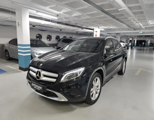 MERCEDES-BENZ GLA 200 2016