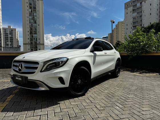 MERCEDES-BENZ GLA 200 2015