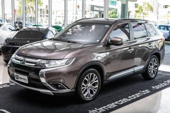 MITSUBISHI OUTLANDER 2016
