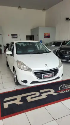 PEUGEOT 208 2015