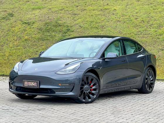 TESLA MODEL 3 2023
