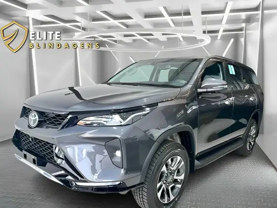 TOYOTA HILUX SW4 2025