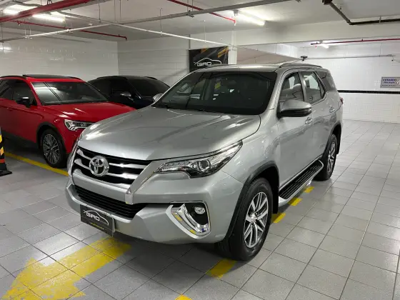 TOYOTA HILUX SW4 2019