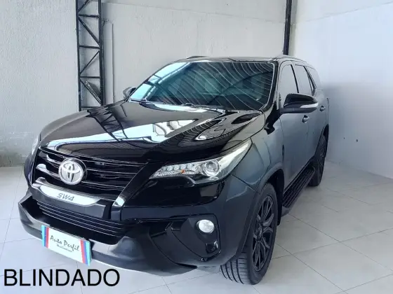 TOYOTA HILUX SW4 2017