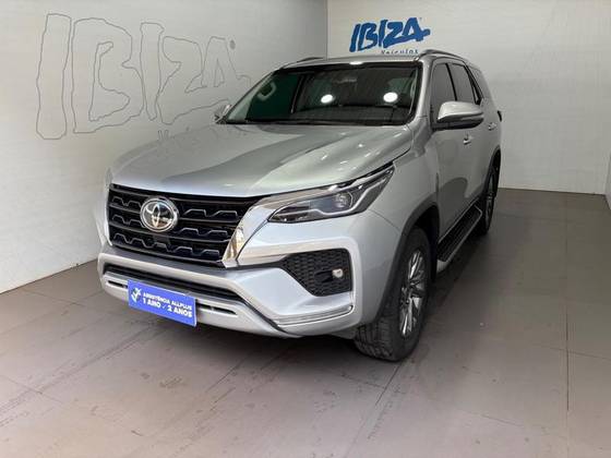 TOYOTA HILUX SW4 2021