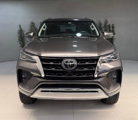 TOYOTA HILUX SW4 2024