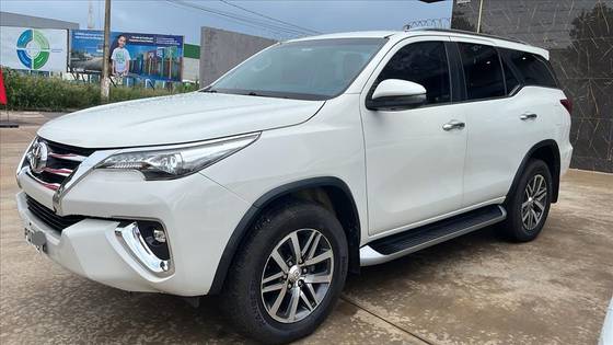 TOYOTA HILUX SW4 2019