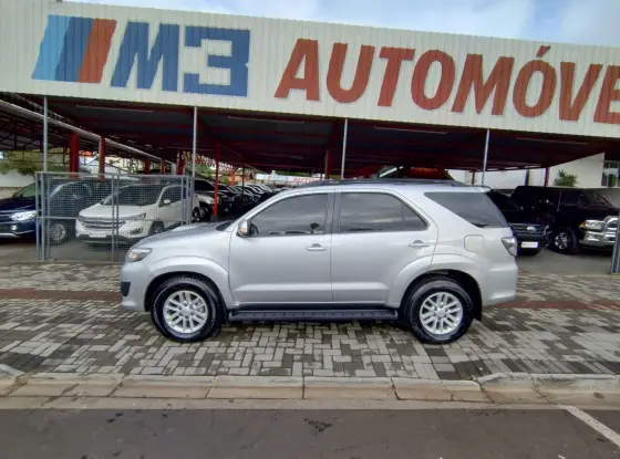 TOYOTA HILUX SW4 2013