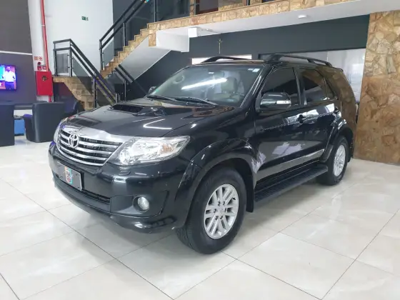 TOYOTA HILUX SW4 2015