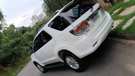 TOYOTA HILUX SW4 2014