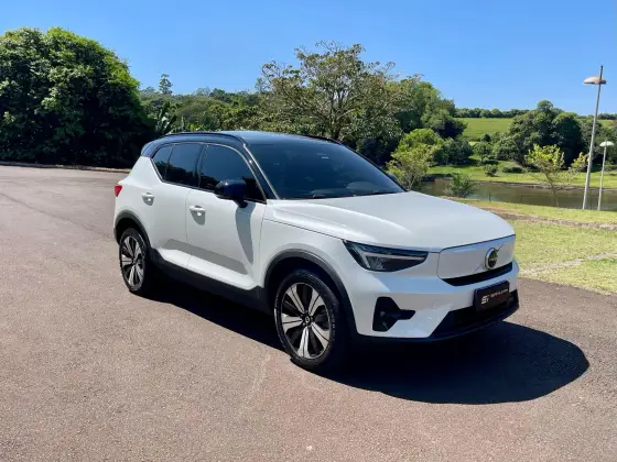 VOLVO XC40 2023