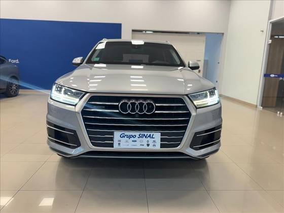 AUDI Q7 2017
