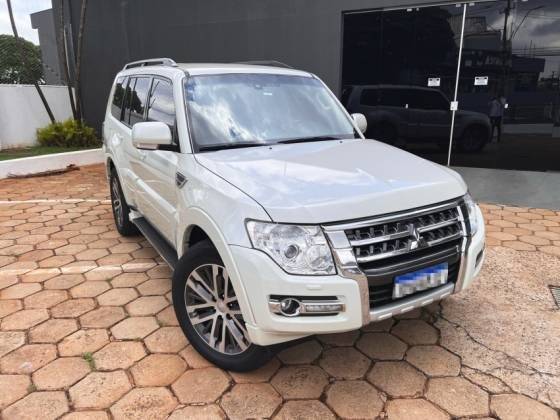 MITSUBISHI PAJERO FULL 2020