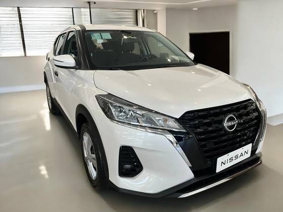 NISSAN KICKS PLAY 2025