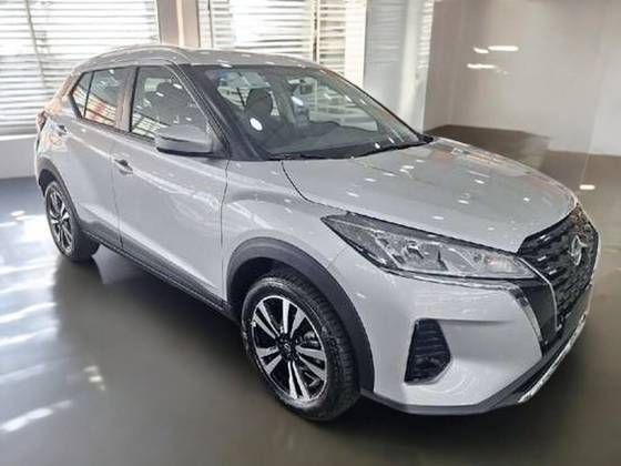 NISSAN KICKS PLAY 2025