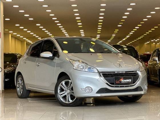 PEUGEOT 208 2015