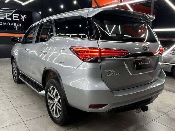 TOYOTA HILUX SW4 2019