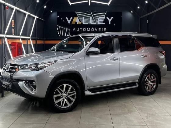 TOYOTA HILUX SW4 2019