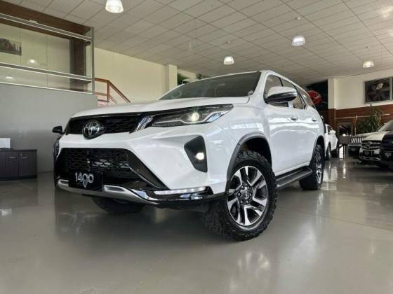 TOYOTA HILUX SW4 2024