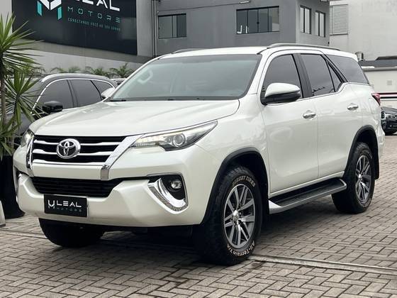 TOYOTA HILUX SW4 2018