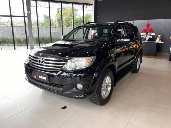 TOYOTA HILUX SW4 2015